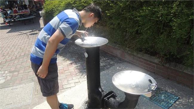 不敢喝！台北市公園飲水台又髒又鏽