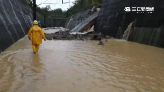 宜蘭豪雨致台鐵停駛　蘇花落石砸車