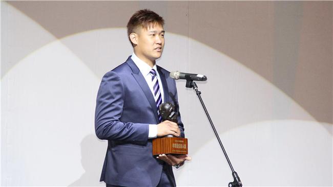 漏踩本壘不漏氣！許基宏奪年度新人王