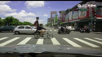 肉包鐵惹議　交部擬修法單車可載幼童