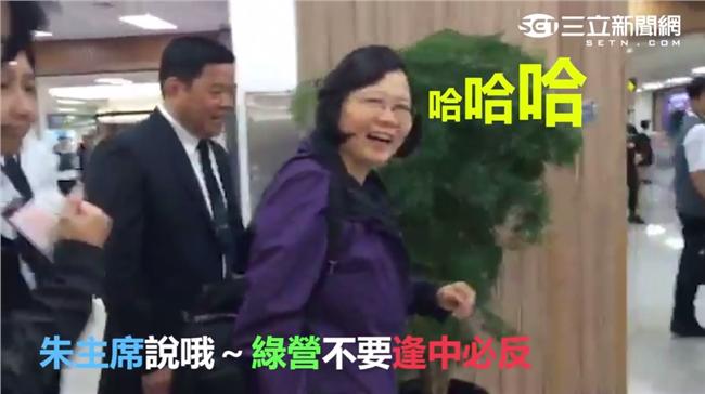 影／朱批民進黨逢中必反　蔡英文樂歪