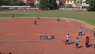 苦等水公司設圍籬　新壘球場無奈禁用