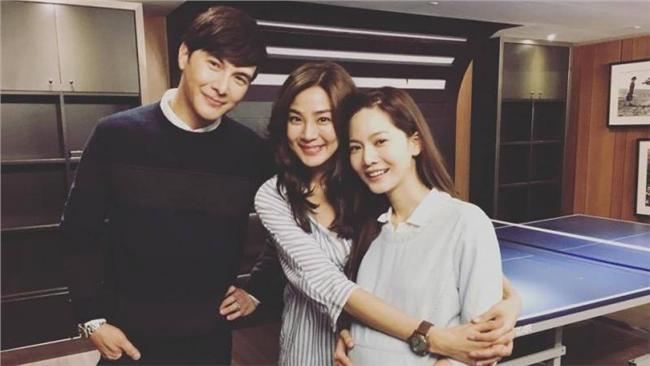 一彎懷孕了！一飛戀合體　曾之喬挺肚