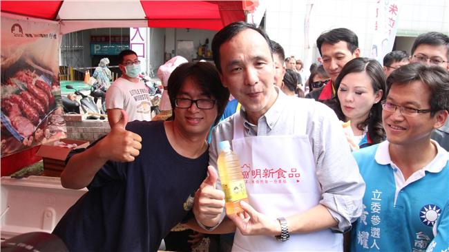 事情又做一半？朱立倫癟嘴露出怪表情