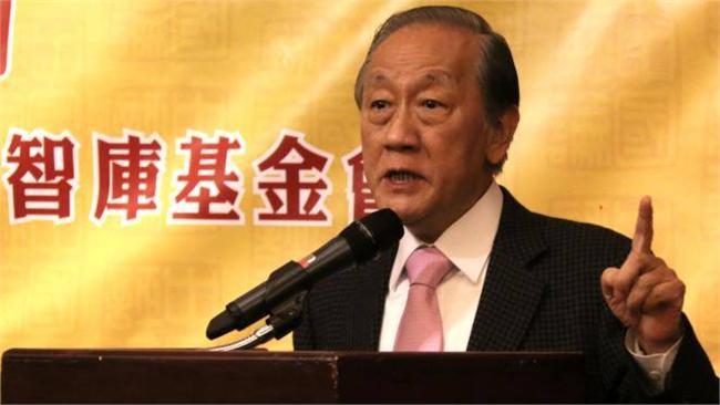 總統是小英？網友反酸他「錯亂老頭」