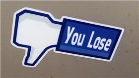 FB,臉書▲圖／攝影者Mike Mozart, flickr CC License 
https://www.flickr.com/photos/jeepersmedia/14684530866/