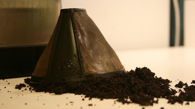 主婦的好幫手！咖啡渣意想不到的妙用