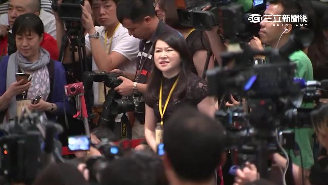 帶6小矮人求表現　蔻：馬英九自戀狂