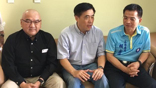 柯文哲坐著備詢　郝龍斌：要尊重議會