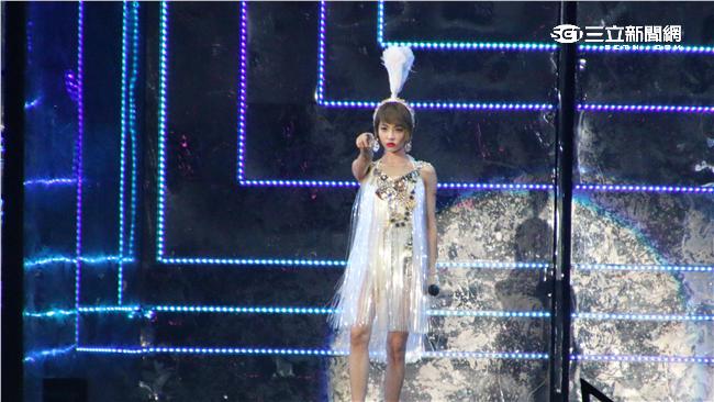 終場嘉賓五月天！蔡依林辣到阿信不來