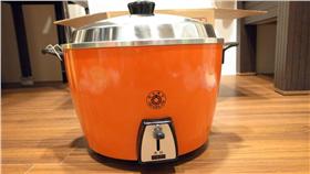 大同電鍋－電鍋－https://www.flickr.com/photos/mogula/6653213011/in/photolist-qxj1b9-mMkyf6-mMkrxZ-r9MbXS-99PrJ2-5CUxZZ-5CYPVw-5CYP5S-5CYHy5-9NXWhH-5jVf82-3fiVkQ-kC9mMm-mMn6g3-mMkszZ-mMks9Z-ob53Tt-b9pcH8-b9onaP-5daXGU-mMktfi-mMnaQU-mMkxd6-mMkwMg-mMn9A9-8gRLDa-mMkvJp-mMkqkv-mMkuD8-mMkubz-mMkoQr-mMn6y7-mMknbz-6B1Kki-5EHbz7-b8Vt6K-b8VsQT-b8Vsra-5kawBC-2FxFuR-6hfaGX-rLTwf-qFDogo-awsCA2-aLsFHp-4r78pX-8YzeTS-79Zg2S