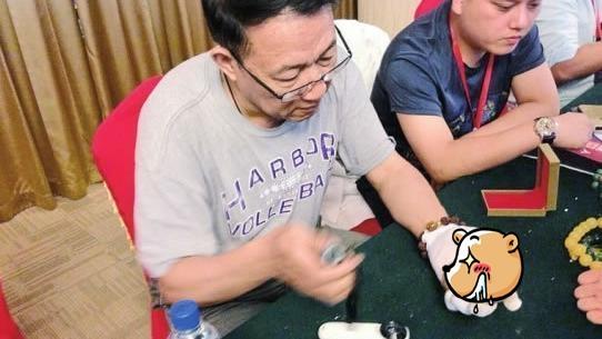 這顆石頭1億多歲了　出價千萬他不賣
