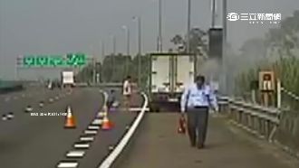 路見火燒車　客運司機幫滅火乘客喊讚