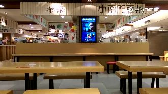 美食街搶位失敗…大叔崩潰要男童下跪