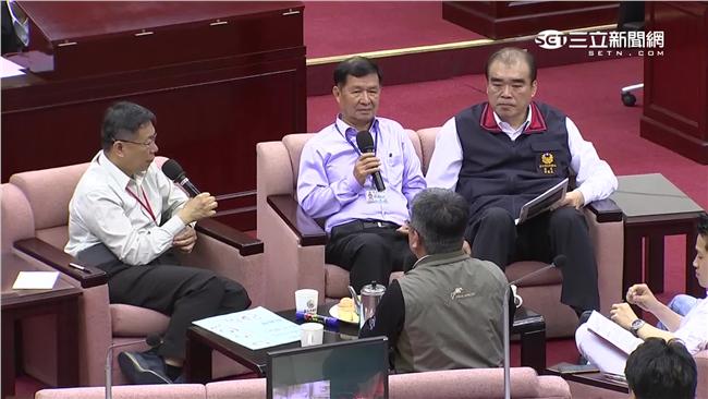 議員準備茶和蛋糕　邀柯P坐下備詢