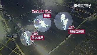 轎車卡卡「困鐵道」　警民合力救駕駛