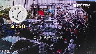 火車太頻繁　救護車等平交道成常態