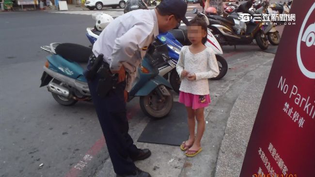 「不能坐陌生人車」迷路女童拒上警車