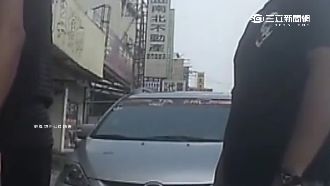 「低調」車不低調！車主怒持甩棍逼車