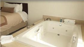 浴缸／翻攝自Daily Mail