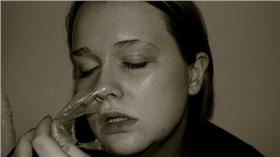 敷臉,面膜(flickr )https://www.flickr.com/photos/_minitrue/4378477059/in/photolist-7EUQFM-bzXQFa-zqXAWh-dzGwtr-pAehcc-5rWLKN-8PDfX7-6mhvwX-6hXVY6-363S51-8J9cBk-dSH4Rx-xsPuGz-8yYsx4-78iLbR-8UAm77-8P4FYk-73yqAF-77hbM2-m26Rt-8nggZz-bzXQED-bn3ZMd-bn3ZL1-bn3ZJQ-7829jF-nswrm6-nswow7-8897zz-5DMGuT-bum5dD-bum5dK-bum5dx-bum5dt-bum5d4-bum5de-4b75pt-4bb5vj-bumiR6-bumivZ-bumibi-bumhN8-bumhrz-8err9F-4b75xv-4b755B-6BWdK3-8PDuhC-8ddViT-ti2ez