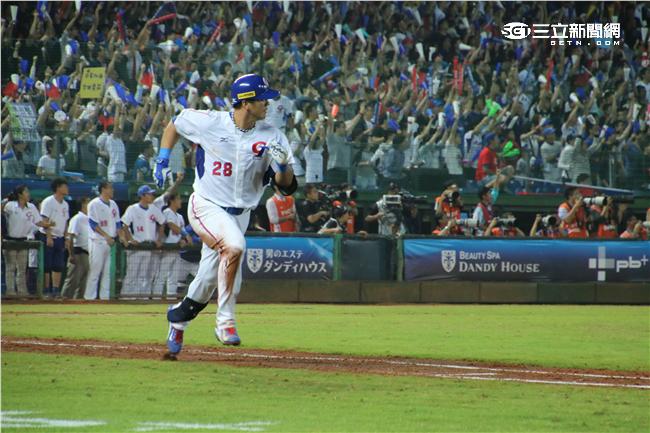 12強中華隊台古大戰(圖／記者王怡翔攝)