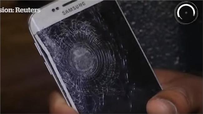 手機強力護主！這些「神機」擋下子彈