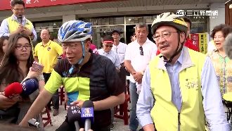 柯文哲騎單車回故鄉相挺　讓他好感動
