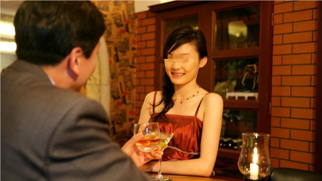 酒國「昆凌」耍媚功　富商包養遭設局