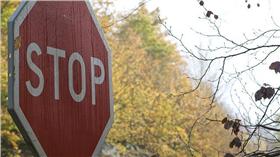 自行車禮讓行人/https://www.flickr.com/photos/95953023@N00/15801762900/in/photolist-pVuuEs-e3k4Sx-q5mazW-k54bm-qcYZmW/