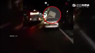 省錢新招？沙發放車頂行駛嚇壞民眾