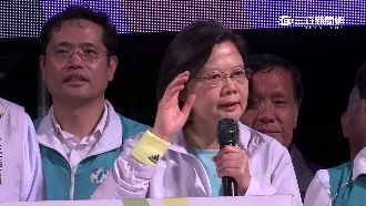 蔡英文競選總部成立　余天唱完歌快閃