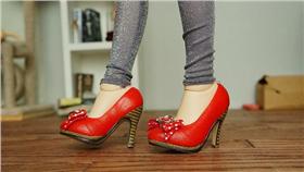 高跟鞋-Judi Cox-https://www.flickr.com/photos/resinmuse/11630160966/