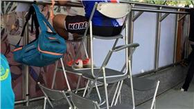 特技團來的？玩椅子疊疊樂還坐最高層