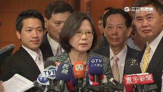 三強辯論有譜？蔡英文笑：問朱立倫