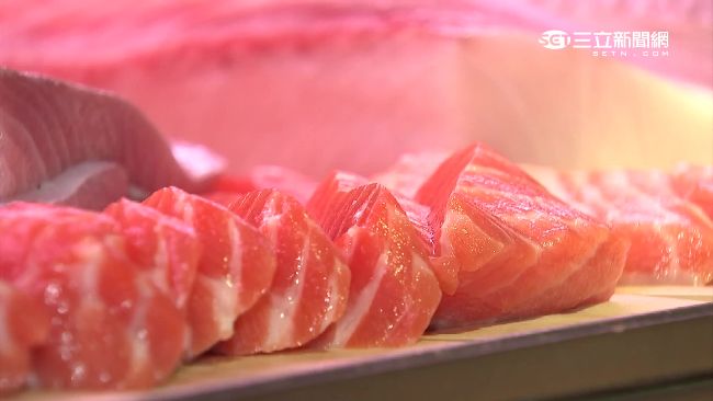 餐廳有陪吃？「它」跟著壽司轉啊轉