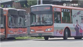 公車鬥公車！兩司機停路間開門互飆罵