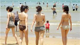 夏天,天氣,炎熱／flickr https://www.flickr.com/photos/enixii/5856429165/in/photolist-9VvJmD-fjxE6R-nyPmnF-554m8j-9UPC2n-6CS9ht-ppP6y5-pana9Z-ppP4Py-pamHsQ-pakUSg-ppP4DJ-prPop3-pan8fi-pakUHi-prPogs-pameUW-pryJmg-prQY6x-prPnB1-pakU42-pambPY-53cps7-53cnFu-5388Fz-57UGZ4-tVEA68-9UPAvX-q7mP5P-54Zap8-8pGFuq-6QnQJW-9USr7b-57YQRw-53cjAQ-57YWL1-57YWpu-57YVWu-57UGJc-57YVaj-57YSNQ-57YSu1-57UDjK-57UCWv-57UCDF-57UCjn-57YQtU-53cq7C-53cpP1-53cp3y