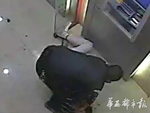 他打趴搶匪　第一件事竟不是報警