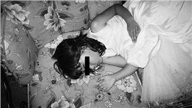 睡覺.女孩.沙發-女童-▲（圖／攝影者Eden, Janine and Jim， flickr CC License）https://flic.kr/p/4ViXsf