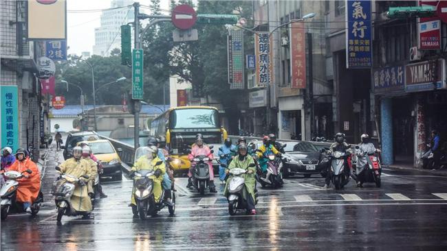 北東轉涼雨區曝！熱帶低壓最快今成颱