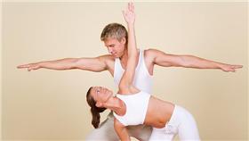 flickr情侶／Jasmine Kaloudis／https://www.flickr.com/photos/synergybyjasmine/6808395117/in/photolist-bnCNEH-8krS1Z-xU6ptW-nkaS8T-9XRadb-7wtaZb-5J3uv9-eKPwbJ-7Aw7Dc-dYqZvi-efhSKm-2zePt-ay6vnf-bTzGi8-g3gRUG-pusaa1-qHVq5W-7AnDdo-oXEVCB-i1XVyo-nK7jzs-a9rLX3-aChxfL-8tCJkE-c2qha-wspnz6-2YTjir-kfTCNf-ryK7Nw-ahut26-63ButG-4HMZfG-nrsDnA-wK2pC-4BtXE2-tnXLFC-j1hTwA-mdzaRt-mCnyBi-9VGLUW-7p7zqD-cN7LE-oEoxXh-rk4Dwi-6QTxyU-g3BUZQ-kEgCuP-z7yrpc-dkzxXg-pk9HGM