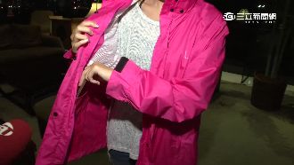 台製高檔雨衣疑漏水　i6慘成泡水機