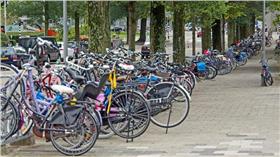 腳踏車、自行車／flickr

https://www.flickr.com/photos/archer10/11713470563/in/photolist-iR5AH2-nWymrH-DzPg3-yAPc66-iXHwa-r8fAR-eqWkY-hrZnwv-bk4TtA-6ZgGGJ-4hpFSW-cXDCYj-5b5vPj-6m9Wqh-5BN8ny-aC3Ckn-pN6cE9-edmHTQ-7Ux93a-6RAJET-gkQSH9-6Kuuzh-4fN3tz-8buArZ-h1Hsip-8hUp1Z-bWa88A-edmJAN-edg7uB-bshgt5-oKMYA6-wtD3m7-6jipi2-qgcWPc-qSnKXA-fdc3YL-qAgzA-qMk65a-pgFijR-bDAv1T-2v2mCg-qDXe6S-pmYkY5-eYSmSs-o9ZLht-mWdYs5-EXq4P-bCHX21-7CBwHq-7hmZ1B