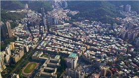 ▲房市圖／攝影者Antonio Tajuelo, flickr CC License 
https://www.flickr.com/photos/antoniotajuelo/11467904685/in/photolist-ito1wz-itoyPS-itoyhu-itnYu8-itoa4J-itnXZv-itowsh-itnWKg-ito7GQ-itoGMT-ito6pj-itosPL-itoEA8-itnSz2-itoDgp-itoqME-itoqp5-itnQPt-itoBdg-itoALz-itnP5r-itnMVc-itnMwr-itoyi8-itokTG-itnLAt-itoAPd-wenS8M-itp792-itorKE-itopzs-itooU9-itoox7-itoaBs-ito4YU-3dVn5Y-88CE8R-dPL85A-97Bj4Z-8tTiR9-7K6sp1-fQnKt8-pVtsbd-nKgGiY-o7zh3G-oWjqkG-5yAG2y-nNXhYW-op52Mk-a5b5jW