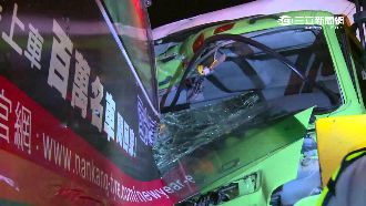 客運暫停路肩　遭聯結車追撞釀2死