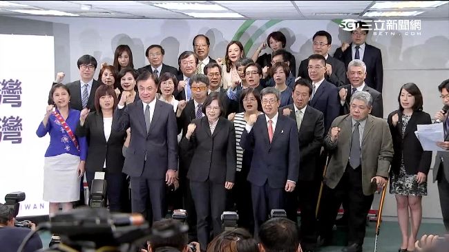 蔡英文自豪不分區：最不民進黨的名單
