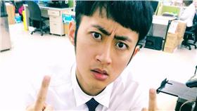 泛舟哥,張吉吟,中指▲圖／翻攝自張吉吟 - 泛舟哥臉書