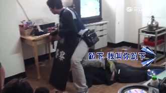 開毒趴竟遭警破門入　嫌棄毒躲頂樓