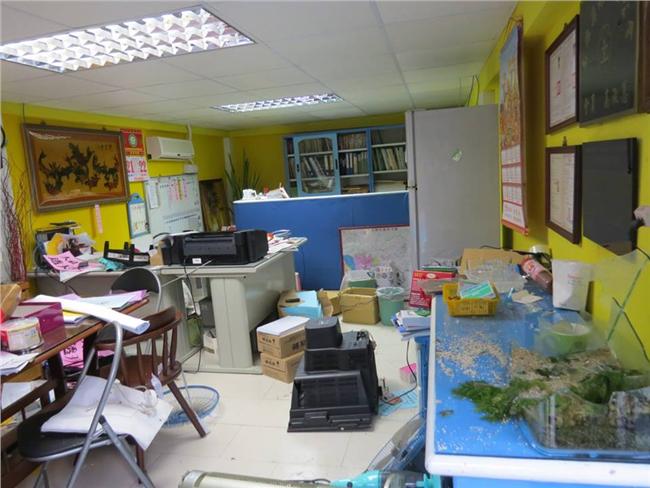 惡意打壓？8惡男持棍砸自救會辦公室
